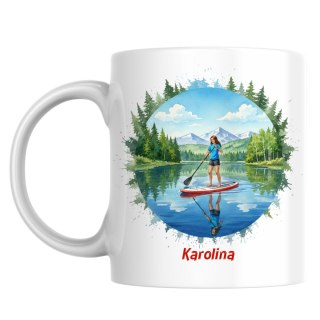 Kubek dziewczyna pływająca na desce SUP z dowolnym imieniem
