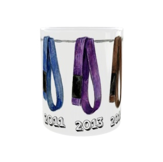 Kubek z pasami BJJ i datą awansów - Brazyliskie jiu jitsu