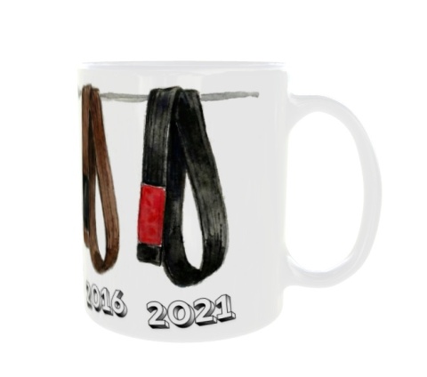 Kubek z pasami BJJ i datą awansów - Brazyliskie jiu jitsu