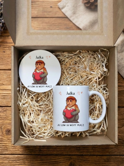 Zestaw prezentowy Nosacz z sercem AJ LOW JU - kubek i podkładka z dowolnym imieniem