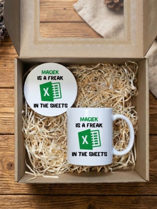 Zestaw prezentowy Excel Freak in the sheets - kubek i podkładka z dowolnym imieniem