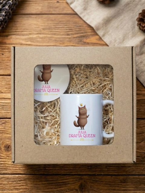 Zestaw prezentowy Drama Queen  - kubek i podkładka z dowolnym imieniem
