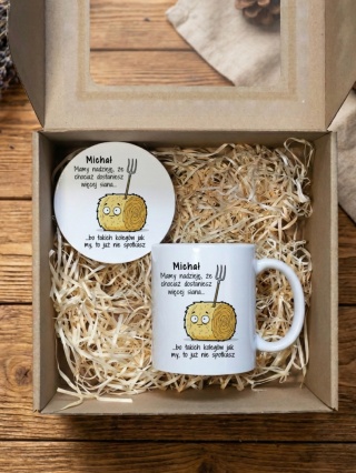 Zestaw prezentowy na odejście z pracy - kubek i podkładka z dowolnym imieniem