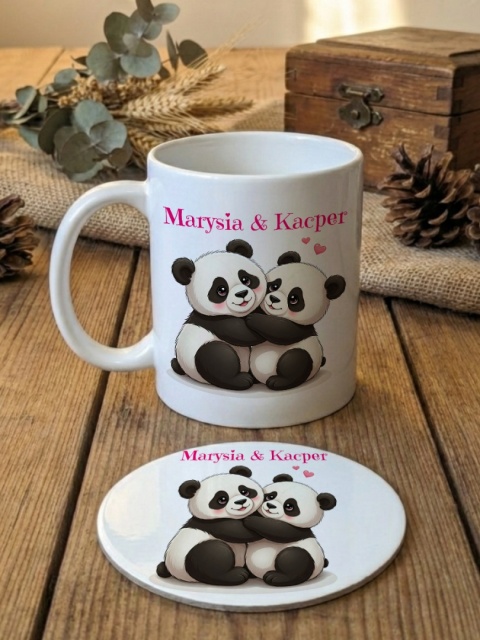 Zestaw prezentowy Zakochane Pandy - kubek i podkładka z dowolnymi imionami dla pary