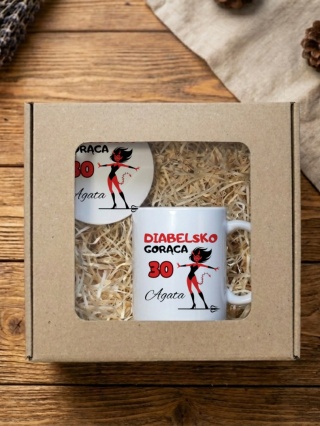 Zestaw prezentowy Diabelkso Gorąca - dowolne imię i wiek - kubek i podkładka